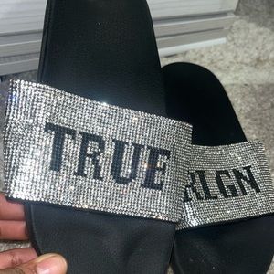 Black/ silver true religion slides 10/10 condition authentic!
